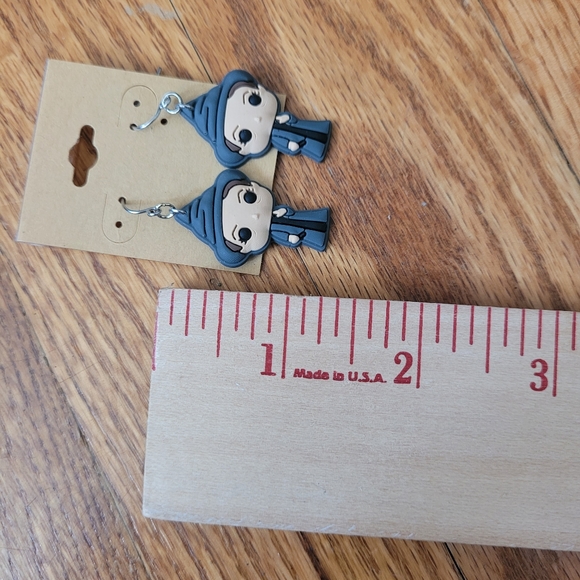 New Prof. McGonagall Harry Potter Dangle Earrings - Picture 4 of 5